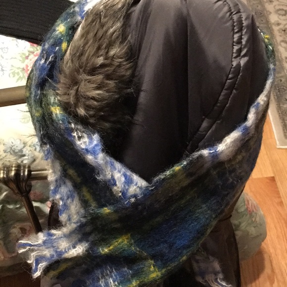 Vintage Wool scarf made in Scotland - Picture 5 of 7